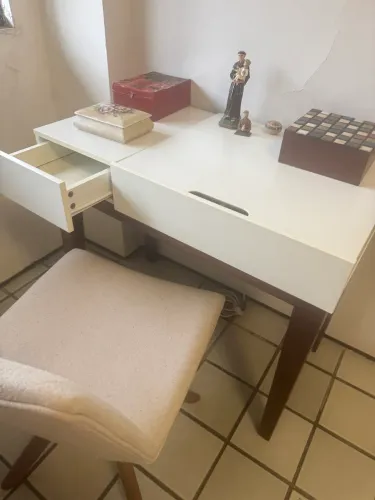 Penteadeira branca pes madeira,90x 50x75