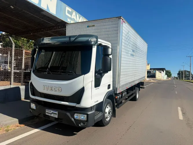 IVECO TECTOR 11.190 2022, COMPLETO, COM BAÚ GALEGO DE. 6,20 COMP X 2,50 ALT X 2,30 LARG