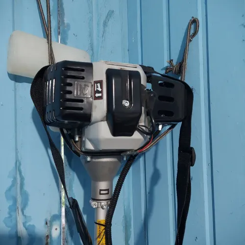 Roçadeira toyama semi nova  pacelamos até 18x