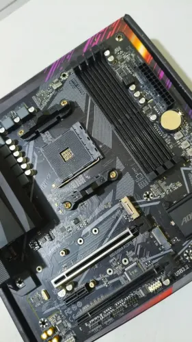 Placa Mãe Gigabyte B550M Aorus Elite