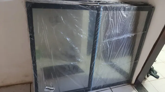 Janela de 459,90 por 390,00