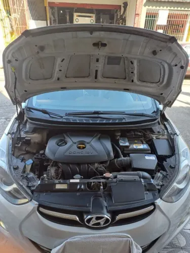 Hyundai Elantra GLS 1.8 16V Aut. 2012