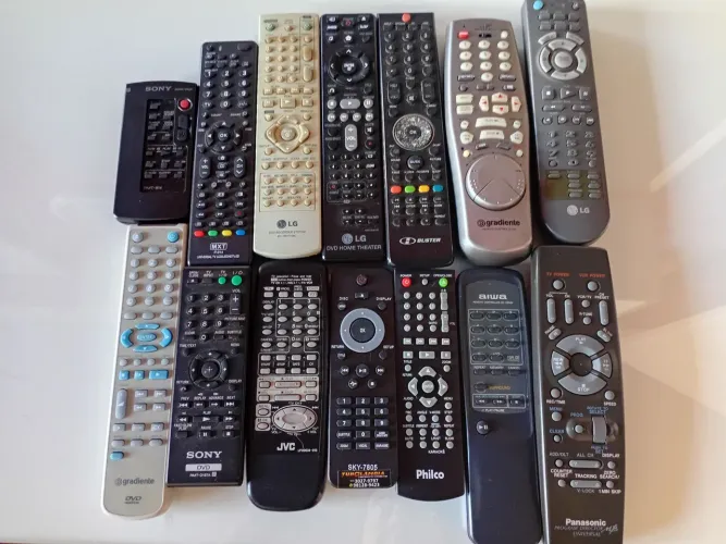 Controles originais de audio e vídeo novíssimos