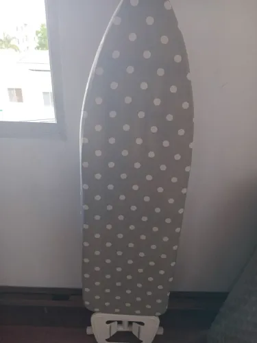 Vdo tábua de passar roupas semi nova