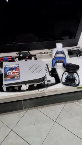 PS5 com 2 anos e nota fiscal com 3 controles sendo 1 DualSense Edge com 1 mês e 1 jogo