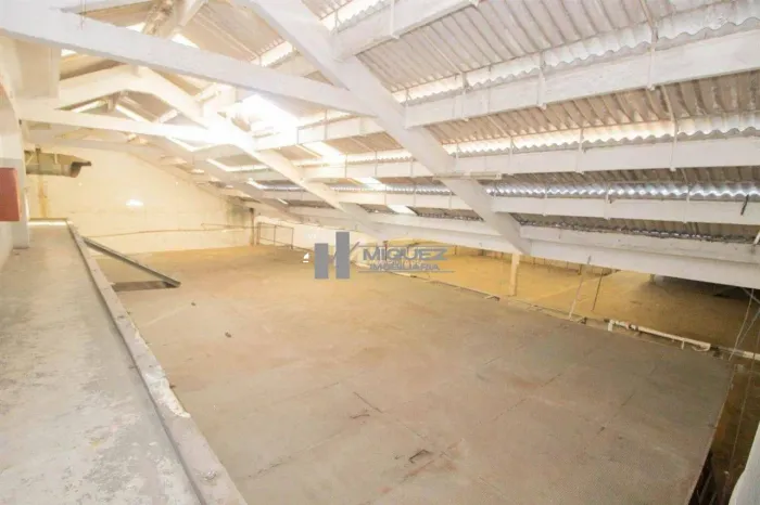Vendo ou Alugo Galpão, 4200 m² junto Campo de São Cristóvão, localização especial, estuda