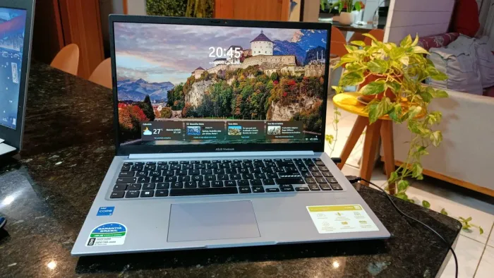 Vendo um notebook Asus vivobook 