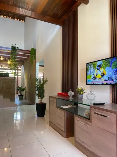 Alugue Temporada ou Anual. Casa Mobiliada na Beira Mar. RESERVE AGORA!
