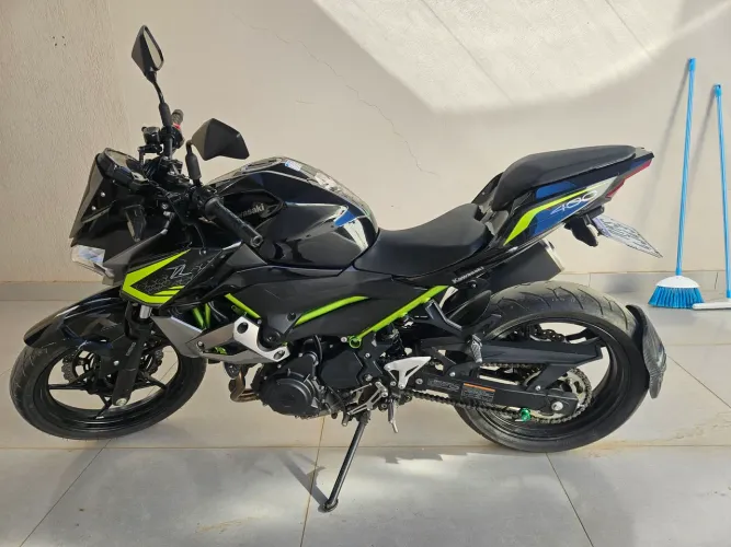 Kawasaki Z-400 impecável 