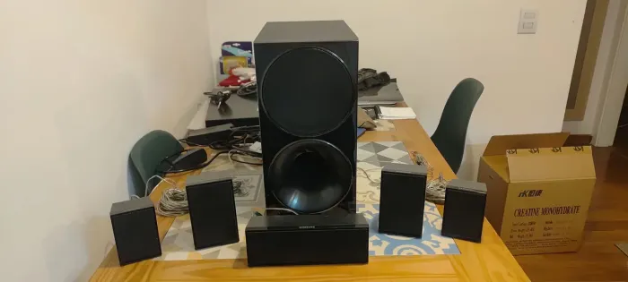 Caixas de som e subwoofer do Home Theater / Blue Ray 3D Samsung HT-E4500K/ZD
