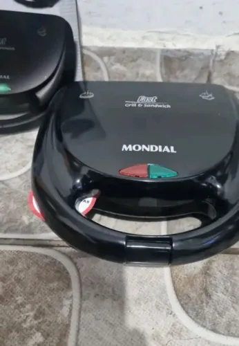 Sanduicheira Mondial nova