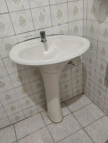Lavatório para banheiro Celita completo.