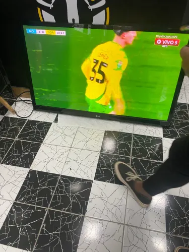 Vendo tv LG 55 polegadas obs não é Smartv