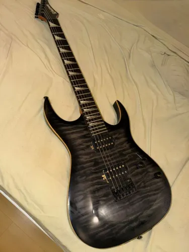 Guitarra Waldman e amplificador Meteoro