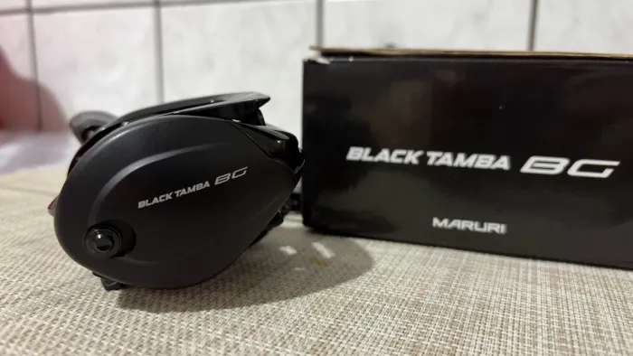 CARRETILHA BLACK TAMBA BG - MARURI | NOVÍSSIMA