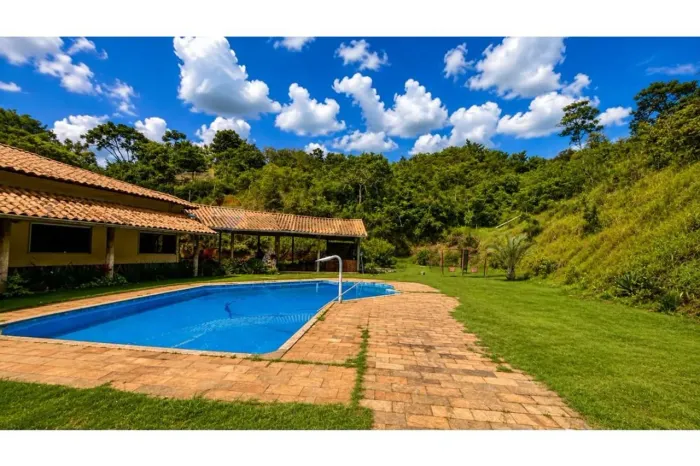 Sítio em Lagoa Santa com 9.000m², Piscina, Área Gourmet Completa e Garagem para 15 Carros