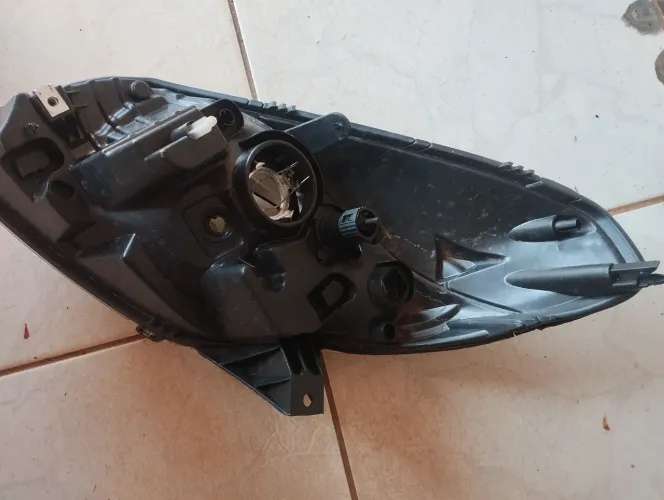 Farol Sandero 2011 