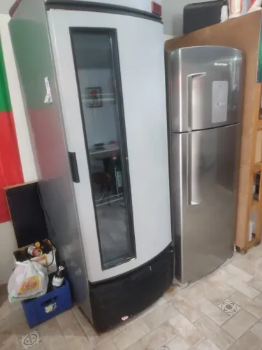 Cervejeira - Geladeira Expositora Metalfrio 400L