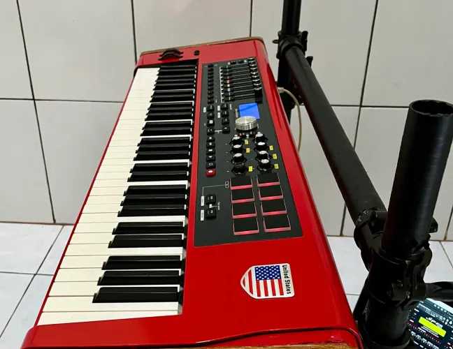 Teclado Controlador Novation Impulse 61