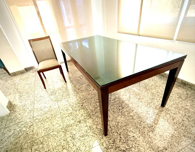 Mesa de sala de jantar - 2,00x1,00 metros com 6 cadeiras