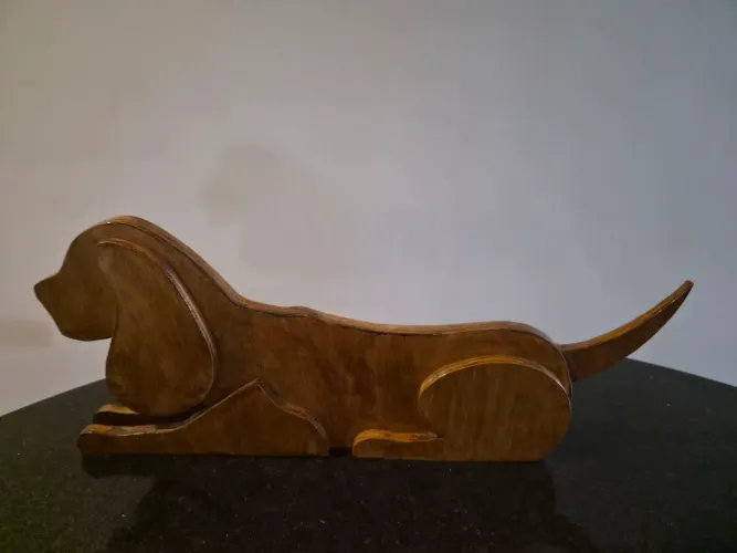 Escultura de madeira cachorro