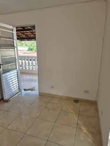 Casa com 1 Quarto(s) e 1 banheiro(s) para Alugar, 40 m² por R$ 1100 / Mês