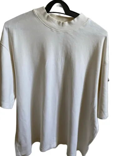 Camisa branca gola alta