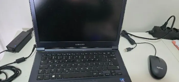 Notebook Samsung Ativ Book 9 / Tela 13.3 / HD 128SSD / S.O Linux