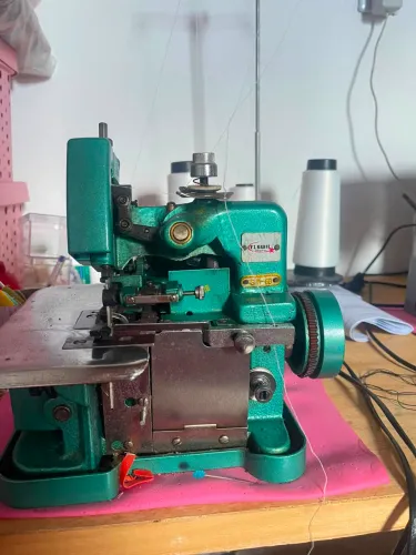 Máquina Overlock semi industrial