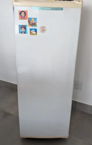 Freezer vertical Cônsul 180 litros