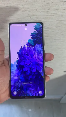SAMSUNG S20 FE 6 GB de Memória ram- 128 GB de armazenamento.