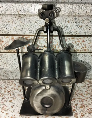 Escultura Baterista De Metal Decoração Criativa Artesanal