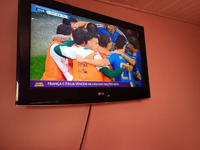 Tv aoc 32 ótima sem detalhes torro 400