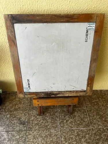 Mesa de bar Boemia em muito bom estado.