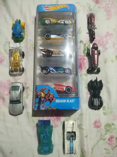 Carrinhos de Hotwheels