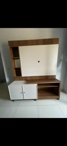 Rack de televisão com estante 