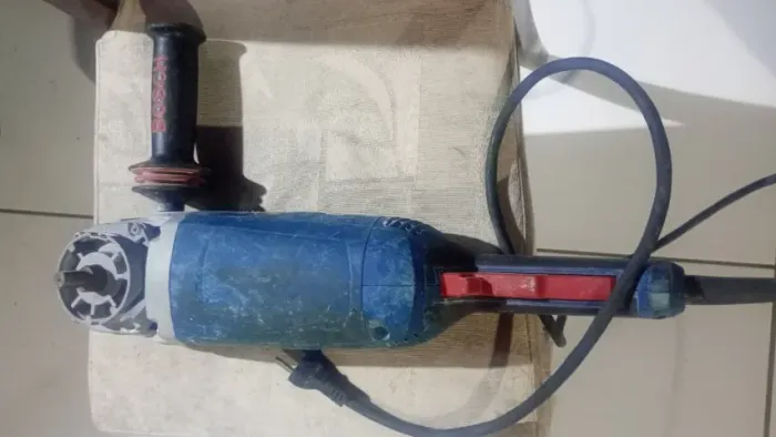 Venda de uma Esmerilhadeira 7" da Marca Bosch