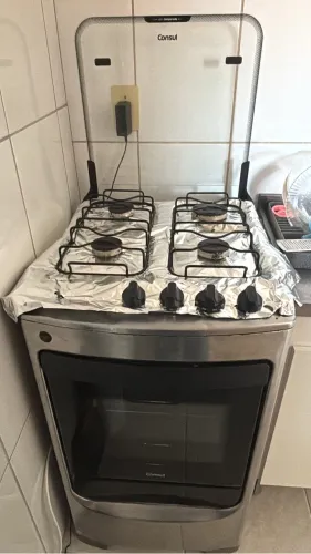 Fogão 4 bocas com forno elétrico funcionando perfeitamente 