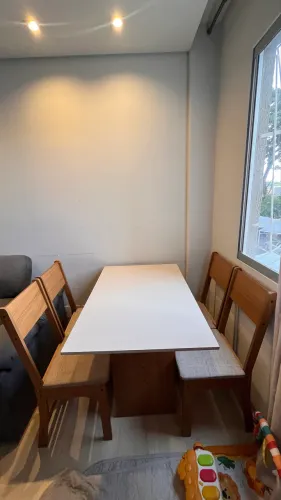 Mesa com 4 cadeiras