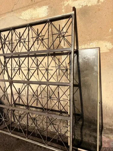 Vende-se janela de ferro