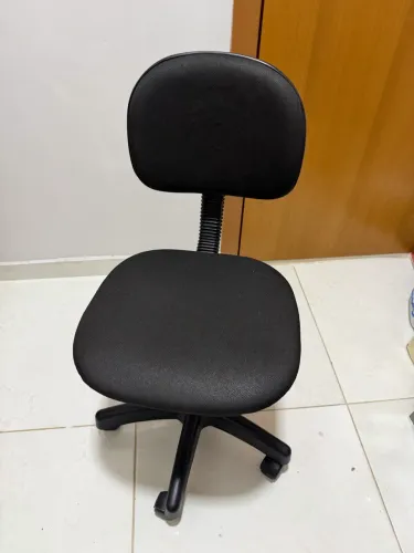 Cadeira Giratória Escritório Preta com Defeito