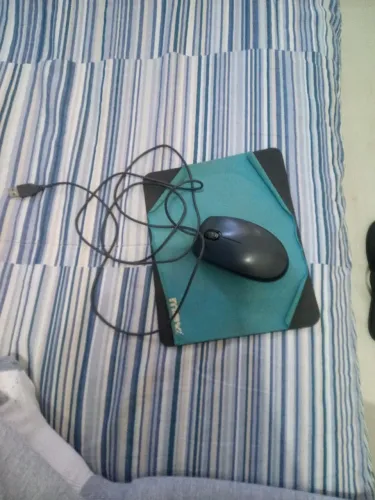 Vendo mouse M90 usado porém em bom estado.