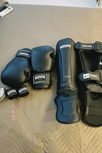 Kit Maximum Luva Classic Black + Bandagem E Caneleira Black