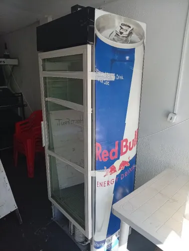 Geladeira com porta de vidro 