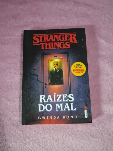 Livro de Stranger Things: raízes do mal