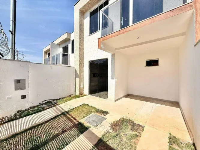 Casa Moderna com Excelente Distribuição e Quintal!
