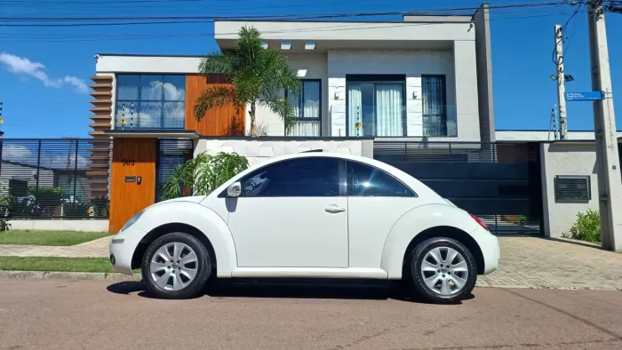 Volkswagen New Beetle 2.0 MI Mec./aut. 2010