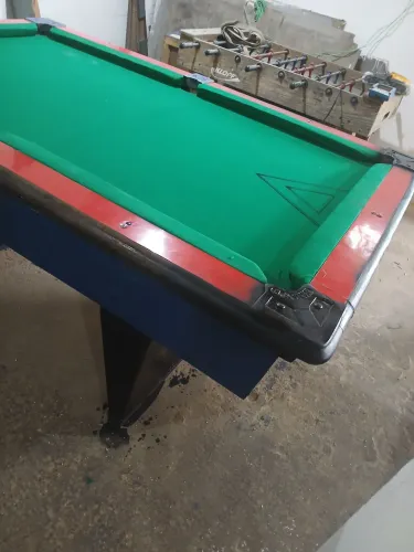 Mesa de sinuca em promoção.