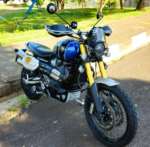 Triumph Scrambler 1200 XE Azul