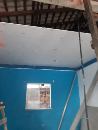 Trabalhamos com gesso e pinturas